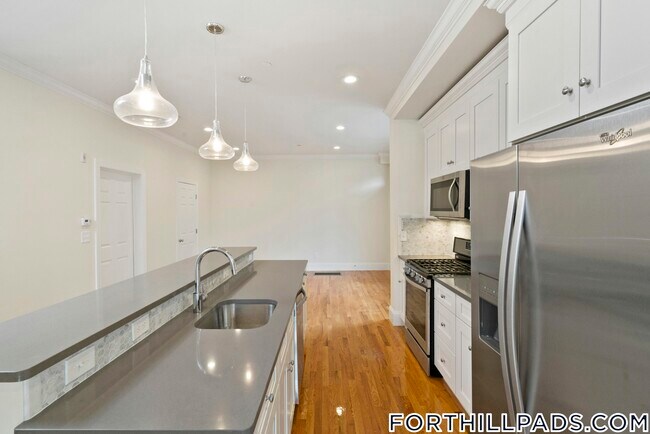 Foto del edificio - 130 Roxbury St