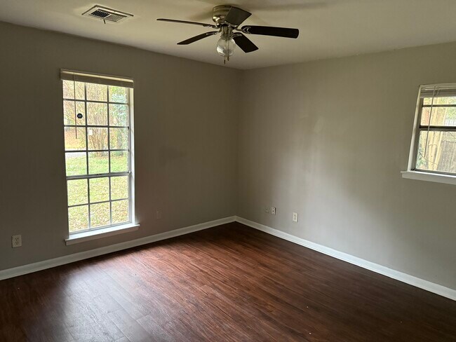 Foto del edificio - 1550 Midway St