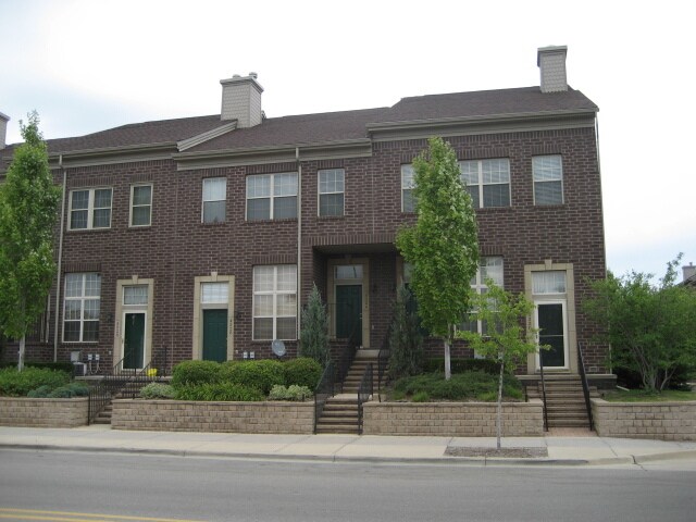Front Entrance - 4324 Maple St