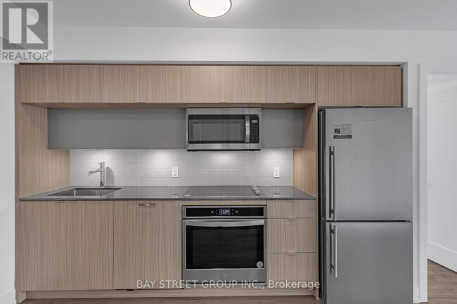 Photo du bâtiment - 585 Bloor St E