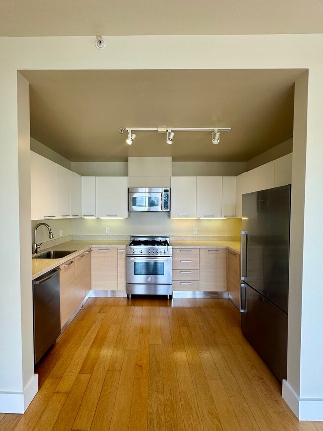 566 S Van Ness Ave Unit 24, San Francisco, CA 94110 - Room for Rent in ...