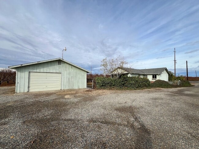 Foto del edificio - Reedley Country Home For rent