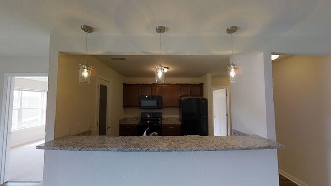 Foto del edificio - Condo Style Lower 1 Bedroom 1 Bathroom Apartment