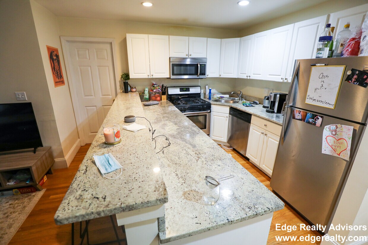 Foto principal - 156 Amory St
