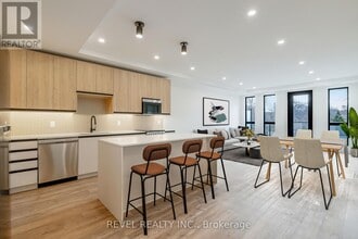 Building Photo - 4390 Hillview Dr