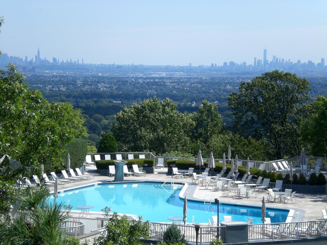 1 Claridge Dr, Verona, NJ 07044 Condo for Rent in Verona, NJ