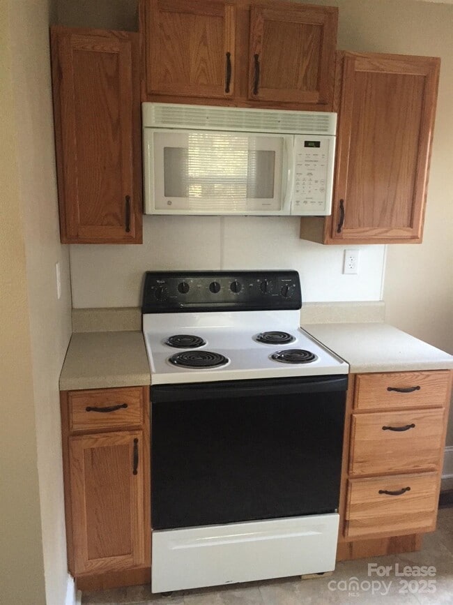 Building Photo - 381 Euclid Ave