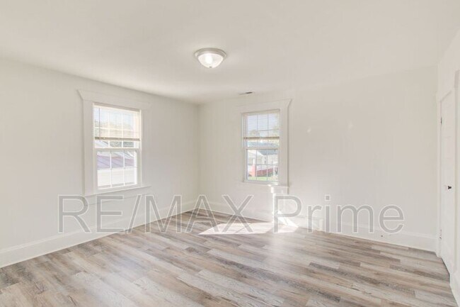 Building Photo - 1135 Jackson Avenue