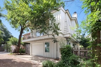 Building Photo - 1112 W 10th St