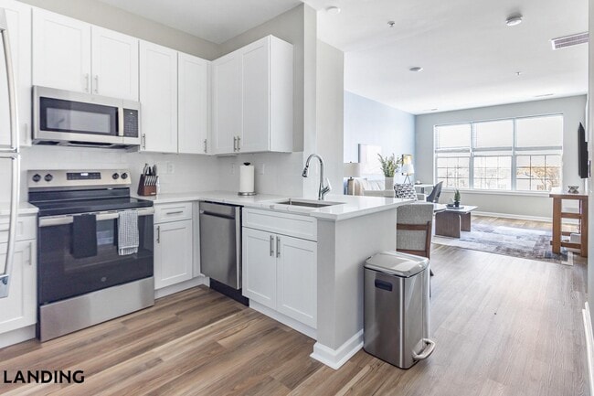 Foto del edificio - 100 River Park Dr