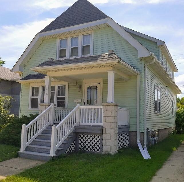 Building Photo - 2016 Hickory Grove Ave