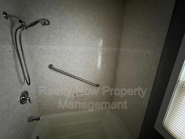 Foto del edificio - 12224 Fairview Ct