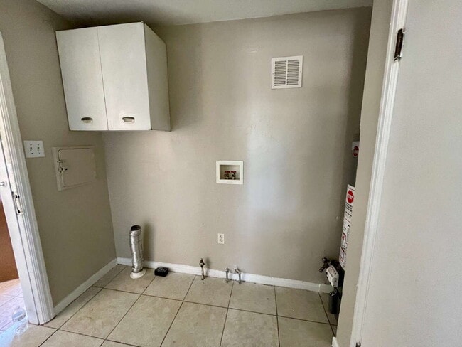 Building Photo - 3 Bed 1 Bath Ranch in North Park Hill! (Available Immediately)