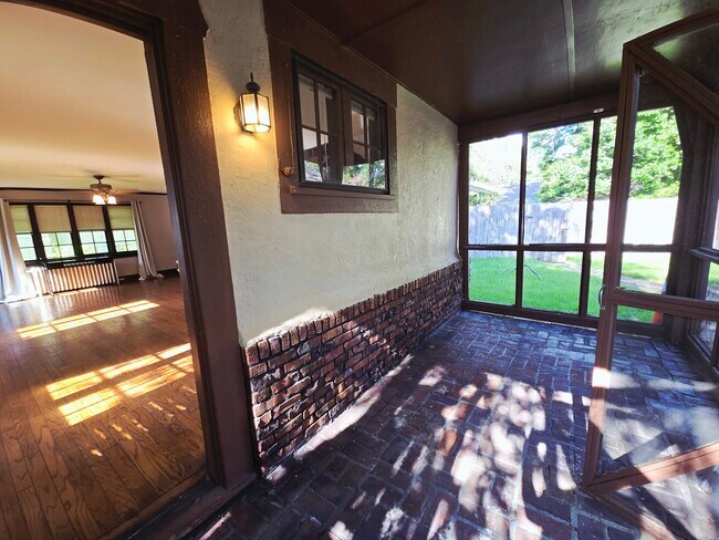 Foto del edificio - 750 N Auburndale St