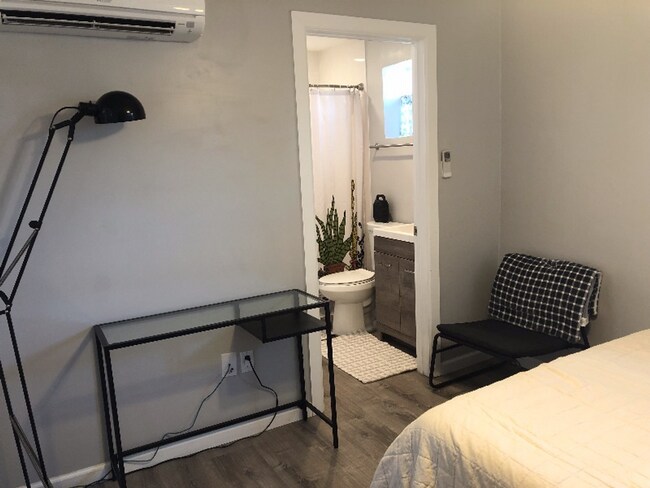 Foto del edificio - NEWLY REMODELED 1 BED 1 BATH Coming Soon!!