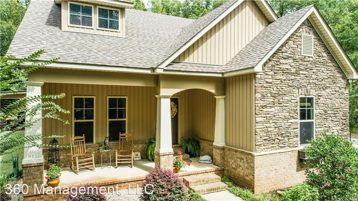 Primary Photo - 3 br, 2 bath House - 716 Lee Rd 2039