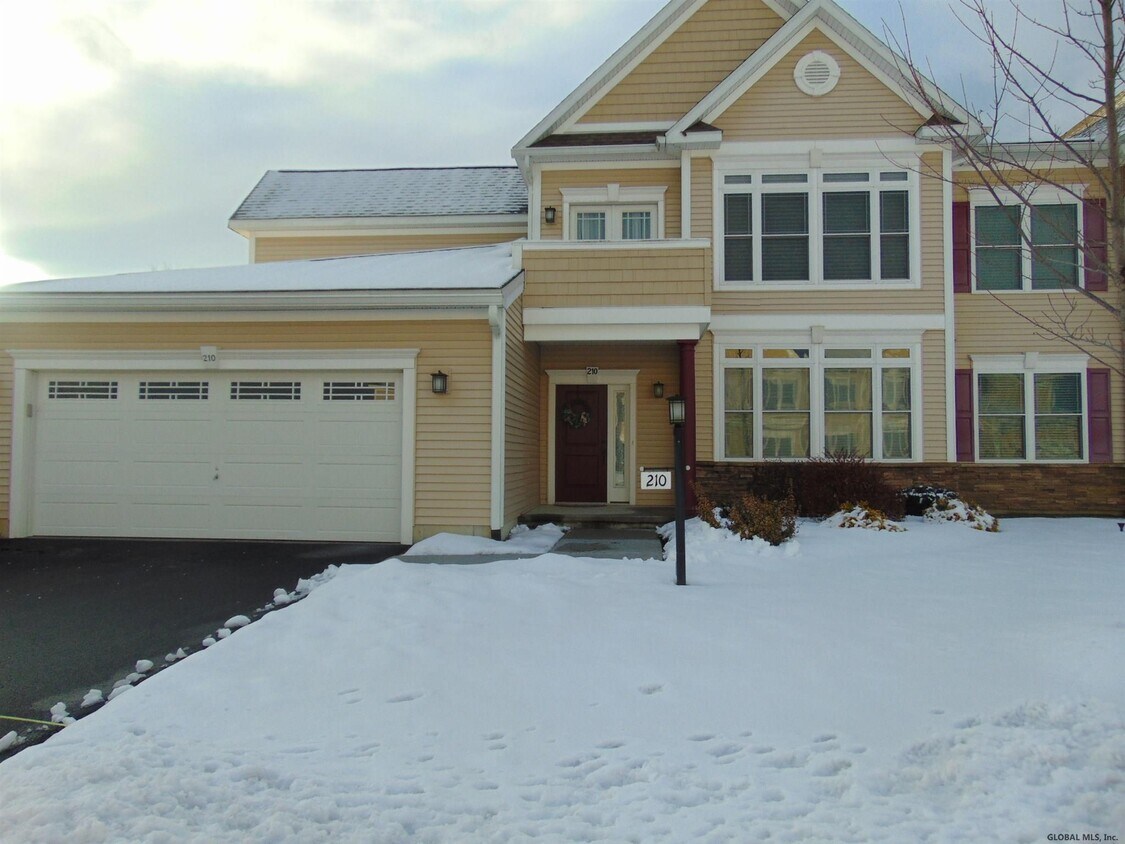Foto principal - 210 LOIS Ln