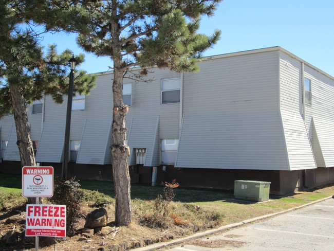 Building Photo - Courtyard Apartments