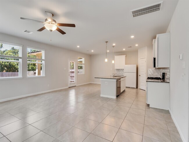 Foto del edificio - 7087 Silverleaf Oak St