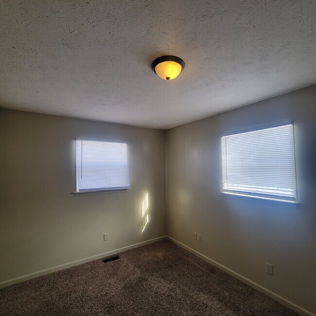 Foto del edificio - Lawrence Area 4BR House!