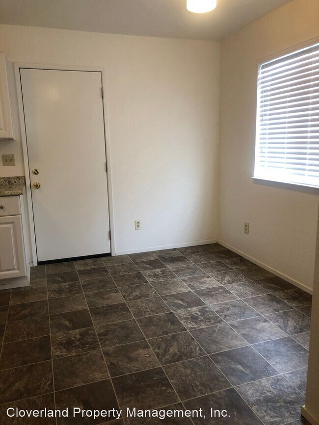 Foto del edificio - 2 br, 1.5 bath House - 542 North Ave.