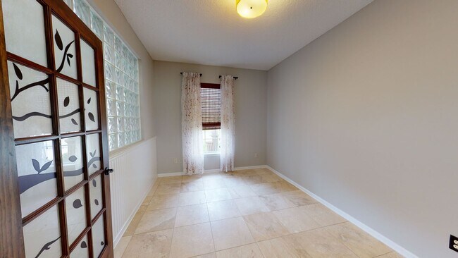 Building Photo - Beautiful 4 bedroom, 2.5 bathroom home for...