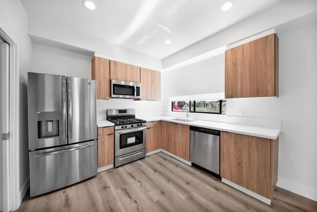 Building Photo - 408 N Kenmore Ave