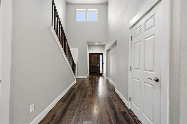 Foto del edificio - 3 Bed / 2.5 Bath in Mountain View — Private Pool access, Park across the Street