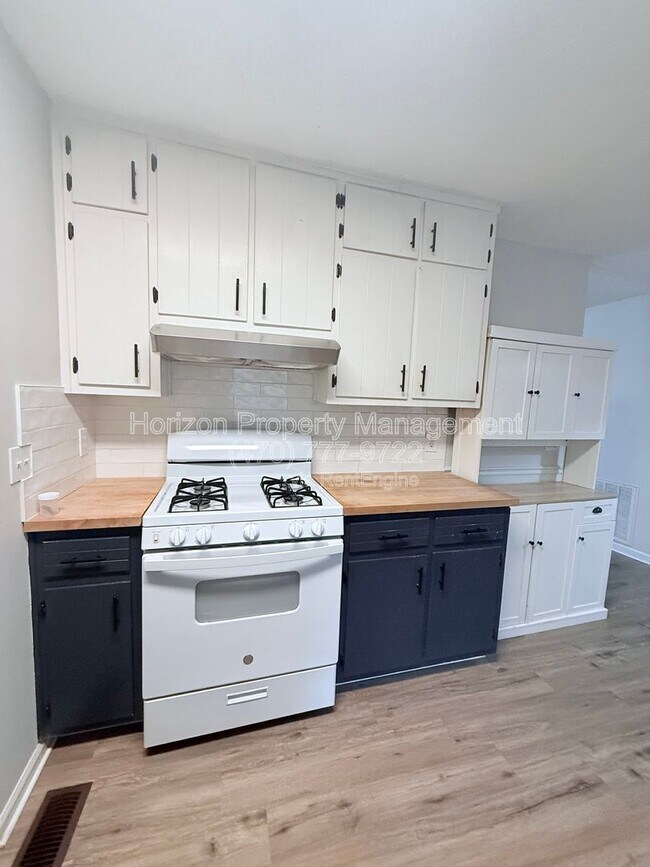 Building Photo - 4433 Sardis Dr