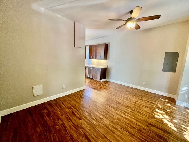 Foto del edificio - Prime Location! Modern 2BD/1 BA with A/C & EV Charging Steps from Mississippi