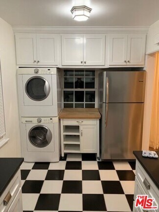 Building Photo - 9381 Charleville Blvd