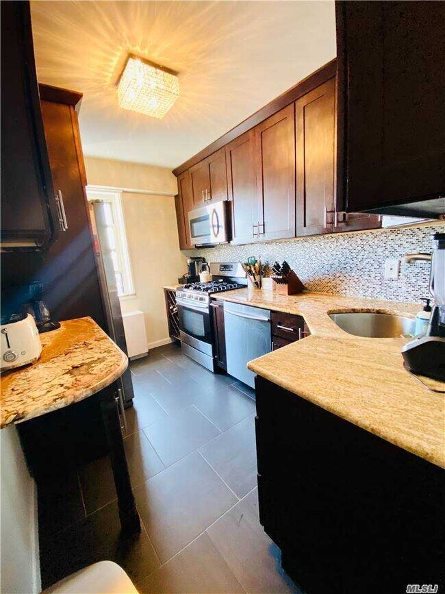 Building Photo - 72-35 112th St