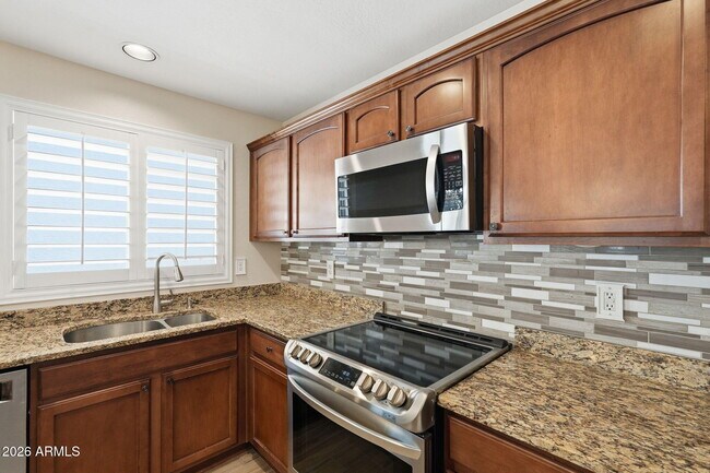 Building Photo - 1006 S Deerfield Ln