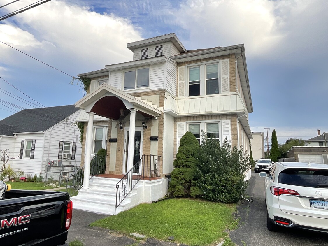 Primary Photo - 33 Wilkenda Ave