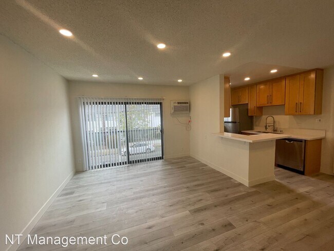 Building Photo - 1 br, 1 bath Apartment - 3601 Keystone Ave...