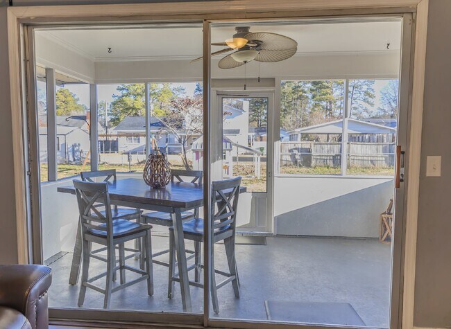 Foto del edificio - Spacious Stay for Crews | 4BR + Parking + ...