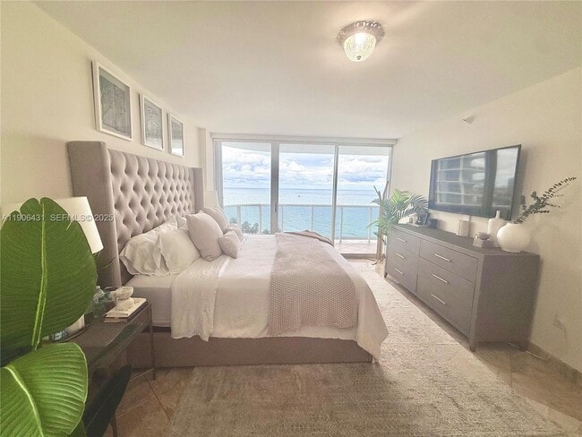 Foto del edificio - 16711 Collins Ave