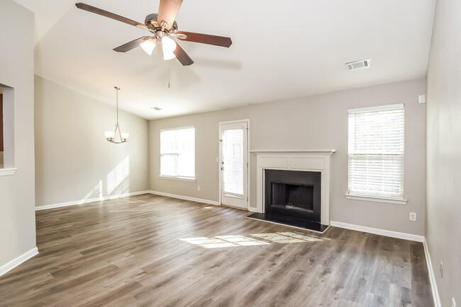 Building Photo - 245 Lakeside Point