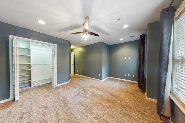 Foto del edificio - 2652 Weddington Ave
