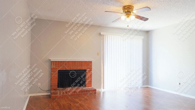 Building Photo - 2 br, 1.5 bath Townhome - 5807 Shadydell Dr