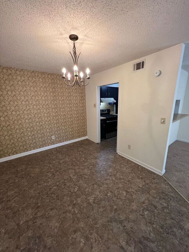 Foto del edificio - Cozy 2-Bedroom, 2-Bath Second-Floor Unit