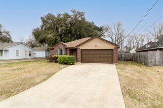 Building Photo - 1002 Cedar Bayou Rd