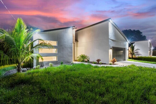 Building Photo - ONE MONTH FREE RENT! Modern, energy effici...