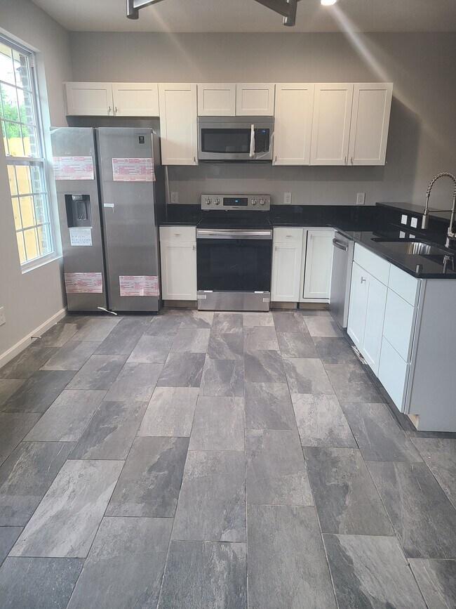 Foto del edificio - 607 Longfellow Ln