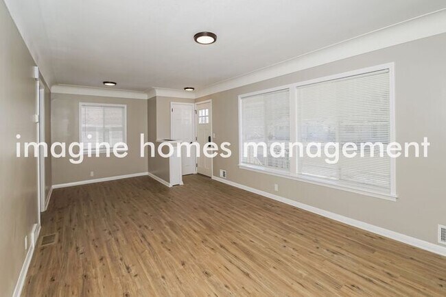 Building Photo - Stunning 3-Bedroom Home in Minneapolis!