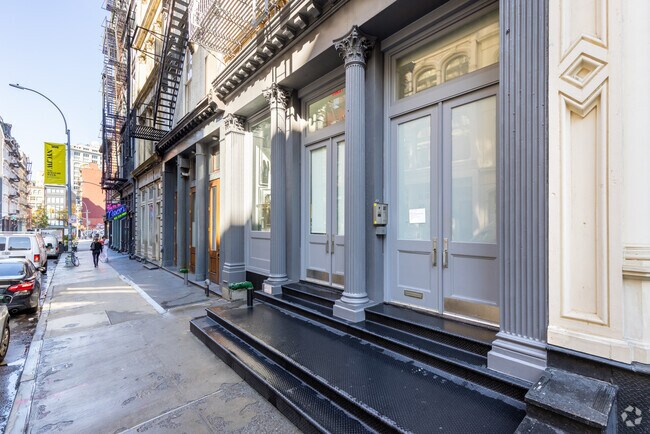 Entrance - 44 White St