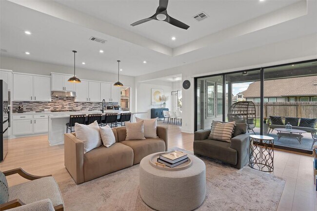 Foto del edificio - 3800 Sandhill Crane Dr