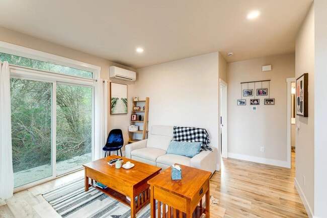 Foto del edificio - 221 Taurus Blvd SW