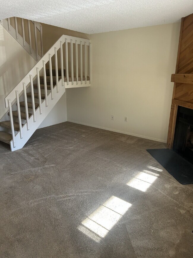 Foto del edificio - "Charming 2-Bed Condo Retreat with 2.5 Baths in Littleton - 1000 Sq Ft of Comfort!"