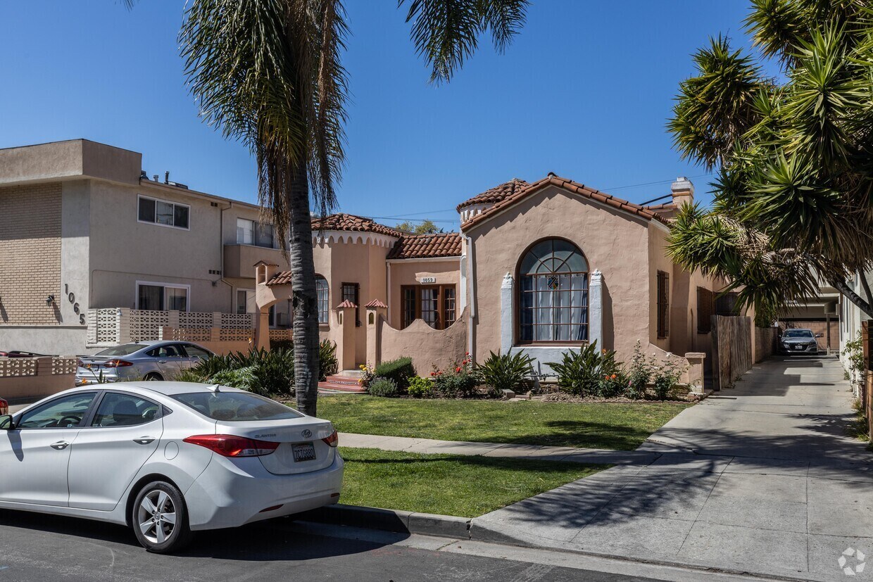 Marzo de 2022 - 1059 S Holt Ave